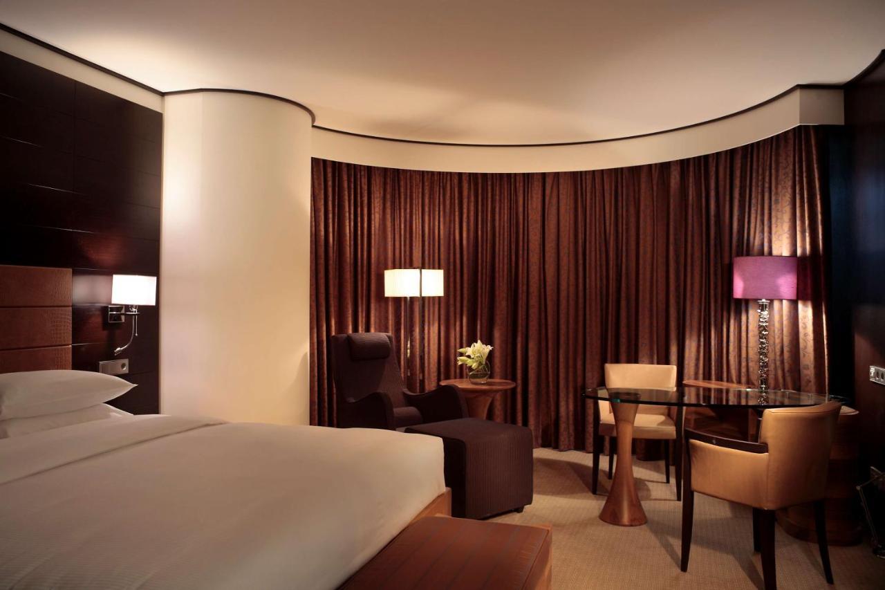Hyatt Regency Kyiv Hotel Екстериор снимка
