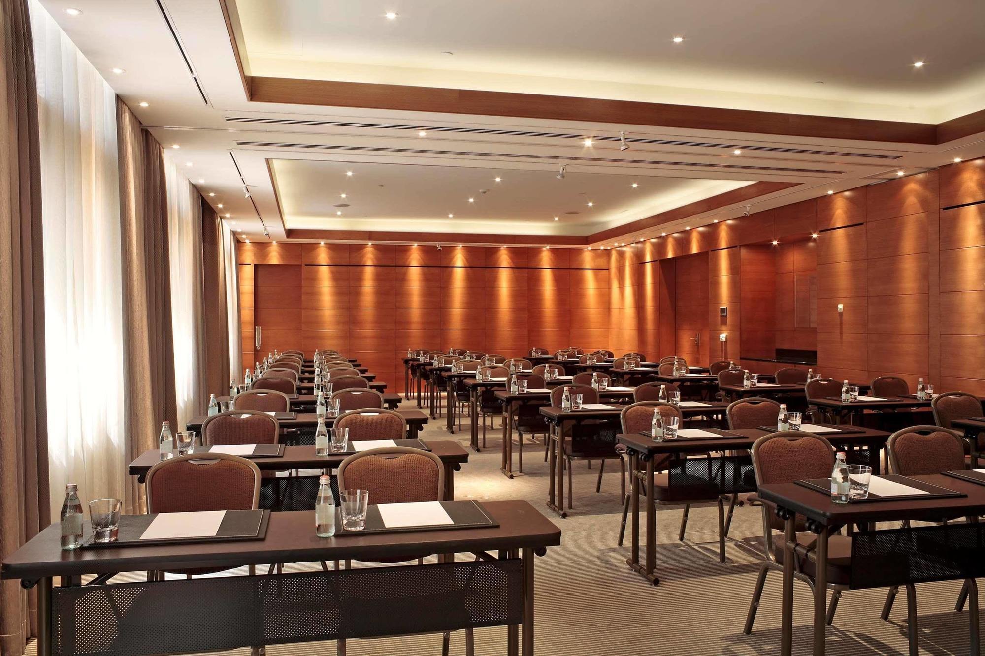 Hyatt Regency Kyiv Hotel Екстериор снимка
